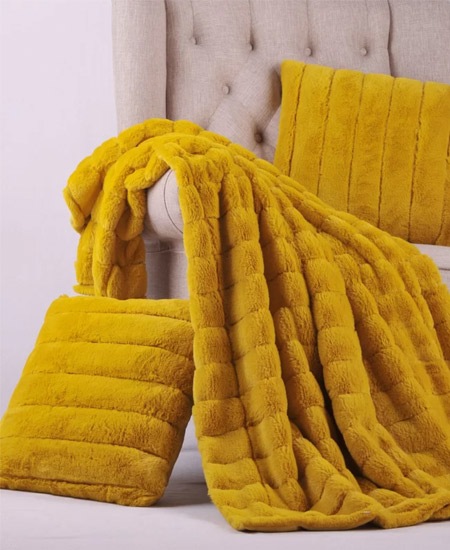 Keep Cozy this Fall with These 7 Faux Fur Throws | InStyleRooms.com/Blog