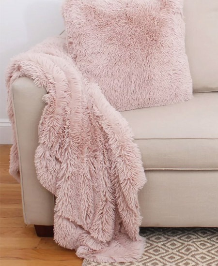 Keep Cozy this Fall with These 7 Faux Fur Throws | InStyleRooms.com/Blog